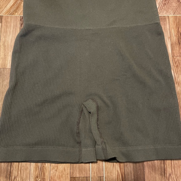 Source Unknown Dark Green Ribbed Bike Shorts - Picture 3 of 5